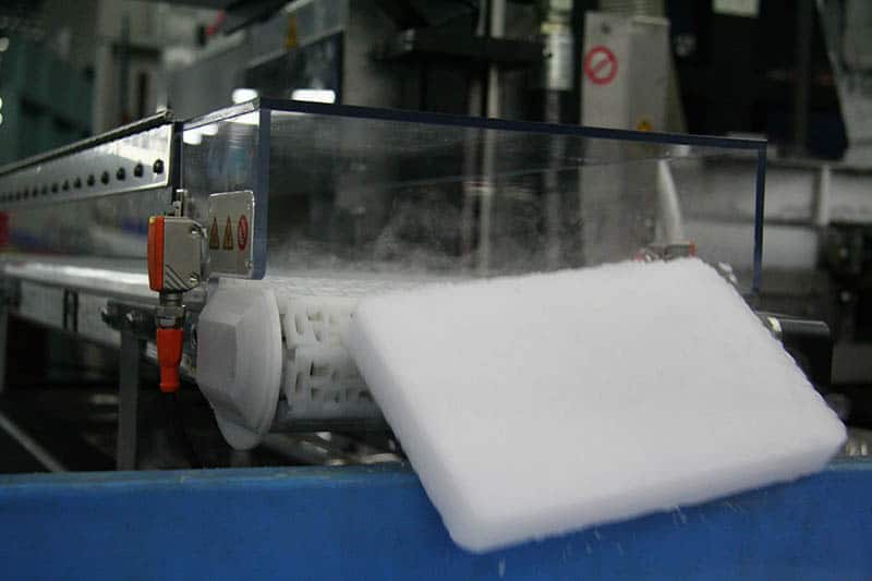 Trockeneisproduktion für Airline Catering Dienstleistungen