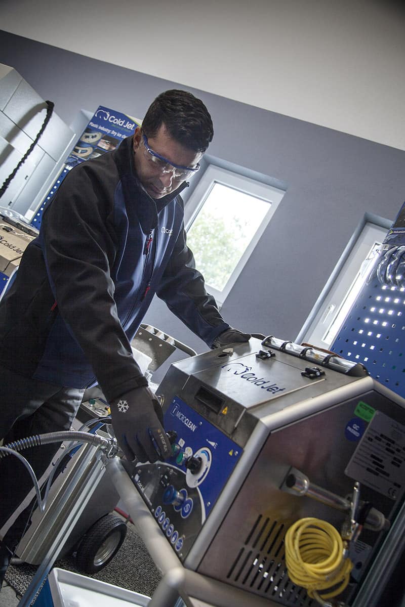 animacja procesu czyszczenia suchym lodem